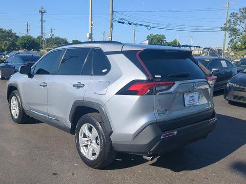 2020 Toyota RAV4 XLE