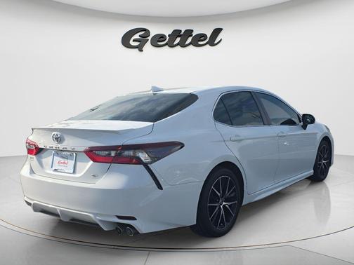 Ice Cap 2023 Toyota Camry SE