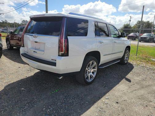 2017 Cadillac Escalade Luxury