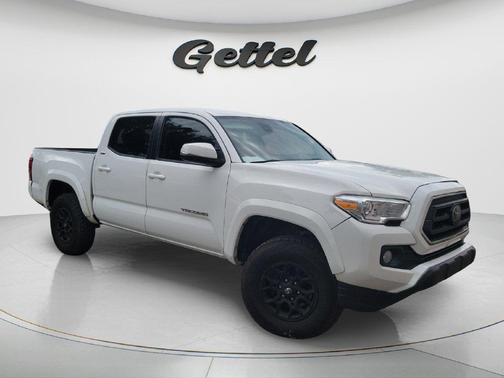 White 2022 Toyota Tacoma SR5