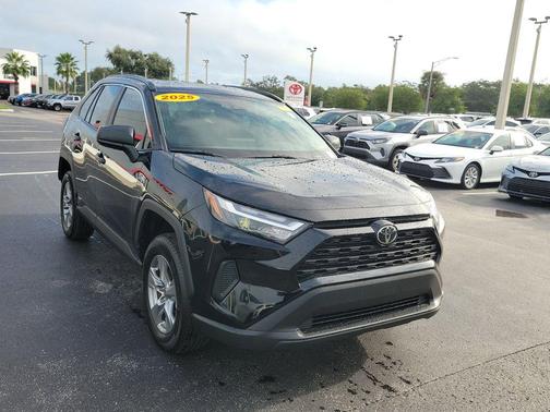 2025 Toyota RAV4 Hybrid SE