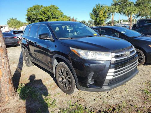 2019 Toyota Highlander LE
