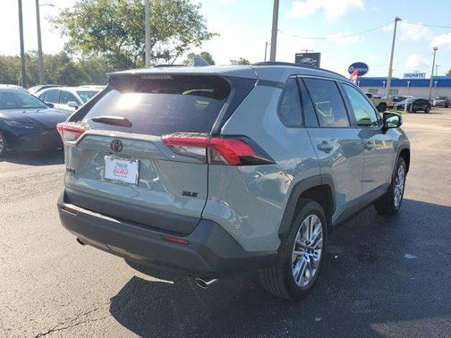 2022 Toyota RAV4 XLE Premium