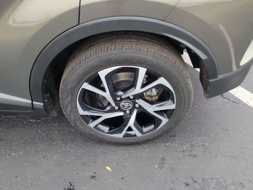 2021 Toyota C-HR XLE