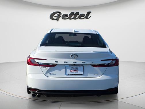 Ice Cap 2026 Toyota Camry SE