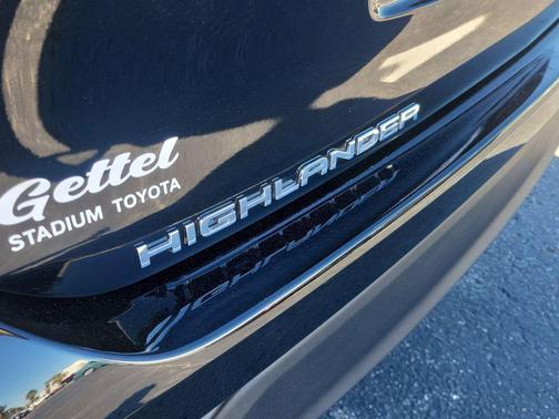 2023 Toyota Highlander Hybrid XLE