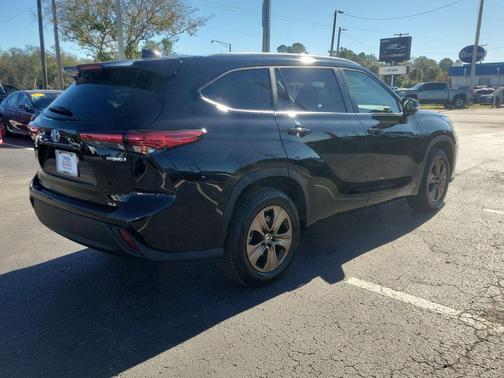 2023 Toyota Highlander Hybrid XLE