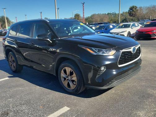 2023 Toyota Highlander Hybrid XLE