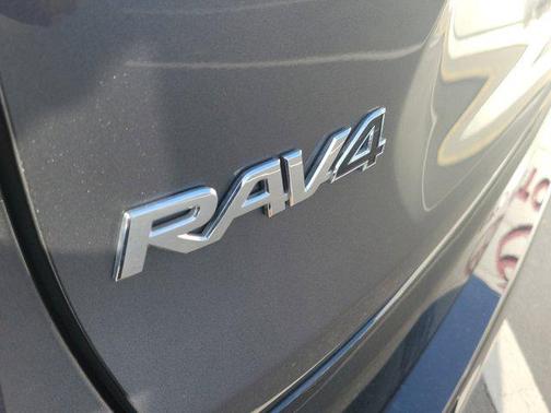 2023 Toyota RAV4 Hybrid SE