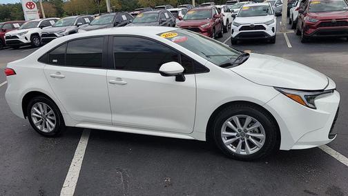 2023 Toyota Corolla Hybrid SE