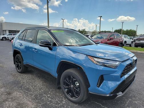 2025 Toyota RAV4 Hybrid SE