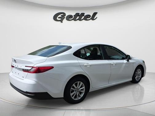 Ice Cap 2025 Toyota Camry LE