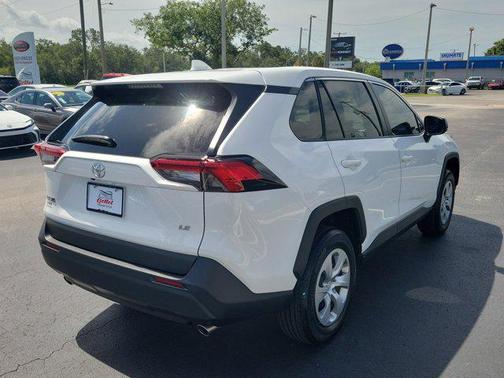 2022 Toyota RAV4 LE
