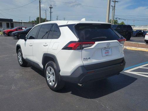 2022 Toyota RAV4 LE