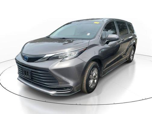2023 Toyota Sienna LE
