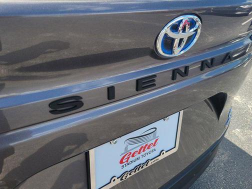 2023 Toyota Sienna LE