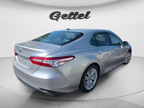 2020 Toyota Camry Hybrid XLE