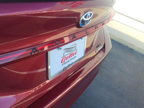 2021 Toyota Avalon Hybrid XSE