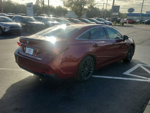 2021 Toyota Avalon Hybrid XSE
