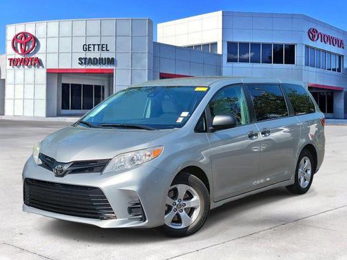 2019 Toyota Sienna SE