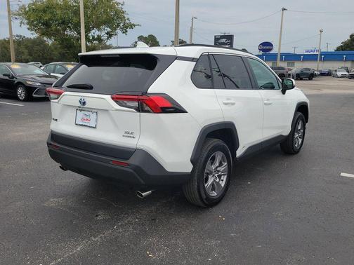 2023 Toyota RAV4 Hybrid XLE