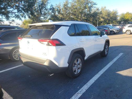 2023 Toyota RAV4 Hybrid XLE