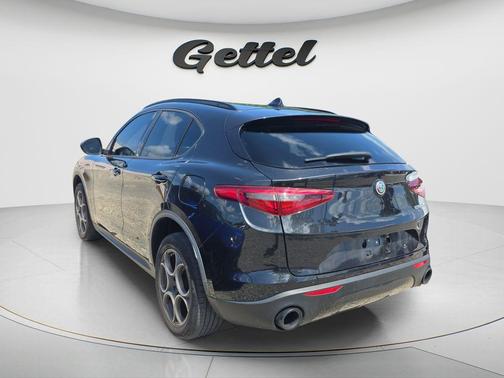 Vulcano Black Metallic 2022 Alfa Romeo Stelvio Sprint
