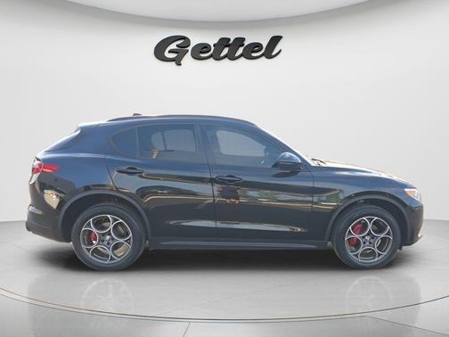 Vulcano Black Metallic 2022 Alfa Romeo Stelvio Sprint