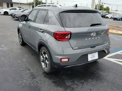 2022 Hyundai VENUE SEL