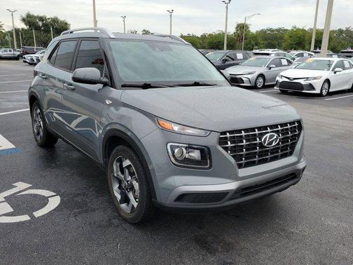 2022 Hyundai VENUE SEL
