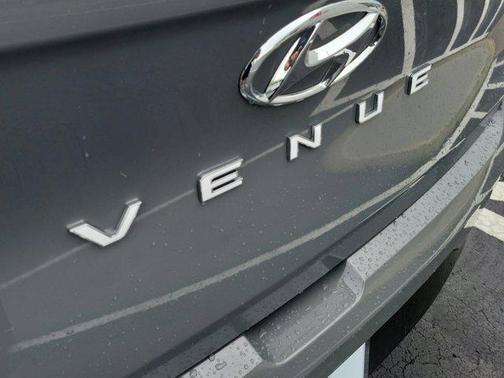 2022 Hyundai VENUE SEL