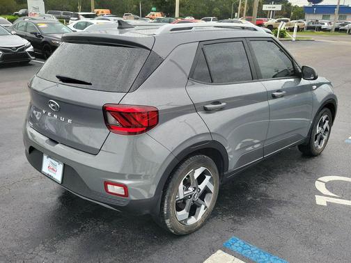 2022 Hyundai VENUE SEL