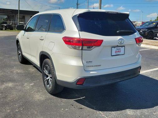 2019 Toyota Highlander LE I4