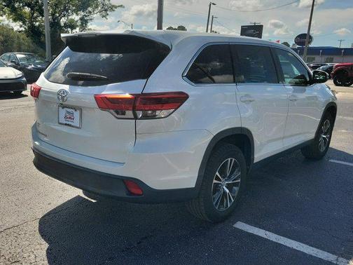 2019 Toyota Highlander LE I4