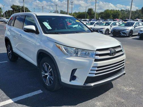 2019 Toyota Highlander LE I4