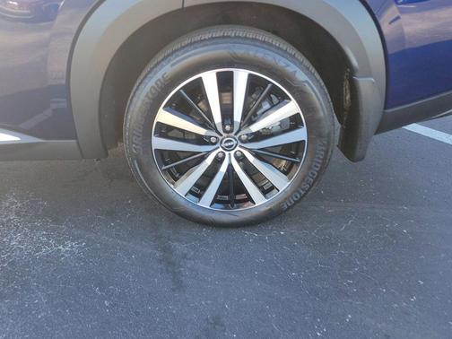 2025 Nissan Pathfinder Platinum FWD