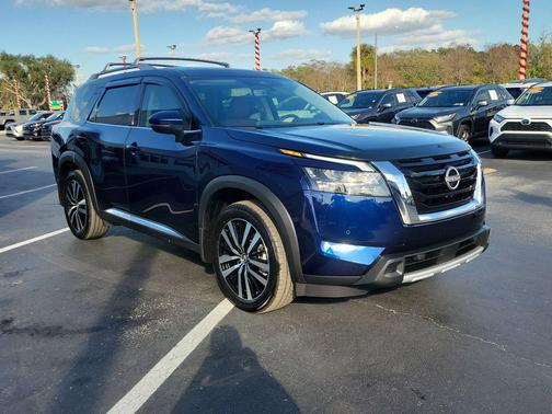 2025 Nissan Pathfinder Platinum FWD