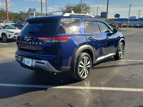 2025 Nissan Pathfinder Platinum FWD