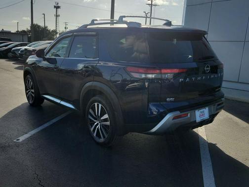 2025 Nissan Pathfinder Platinum FWD