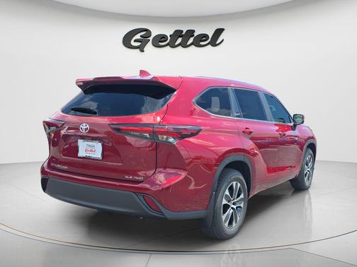 Ruby Flare Pearl 2026 Toyota Highlander XLE