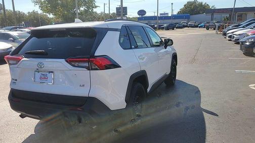 2020 Toyota RAV4 LE