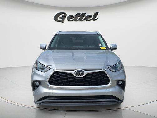 Celestial Silver Metallic 2023 Toyota Highlander XLE