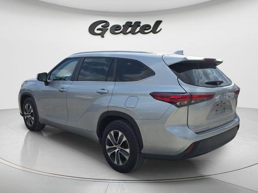 Celestial Silver Metallic 2023 Toyota Highlander XLE