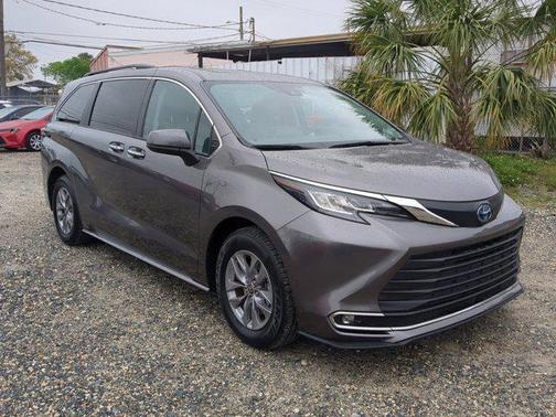2023 Toyota Sienna XLE 8 Passenger