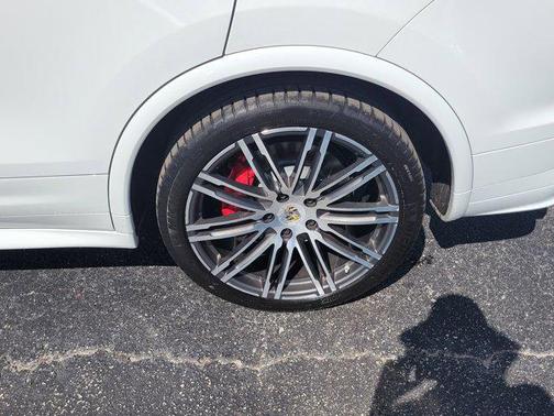 2016 Porsche Cayenne GTS