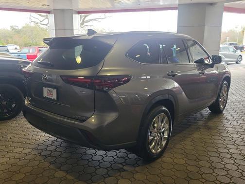 2026 Toyota Highlander Hybrid Limited