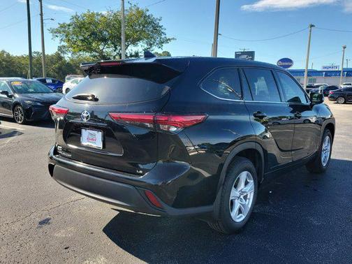 2021 Toyota Highlander LE
