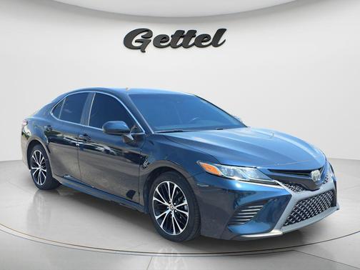 Galactic Aqua Mica 2020 Toyota Camry SE