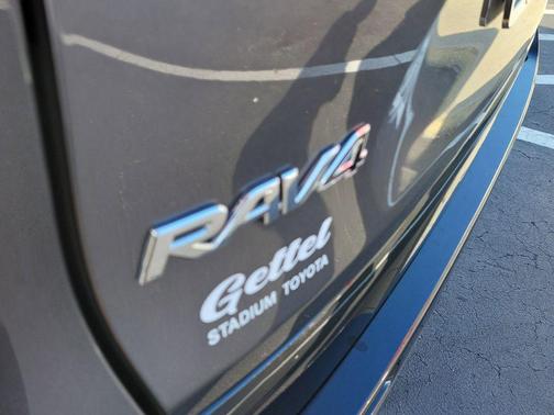 2023 Toyota RAV4 Hybrid SE