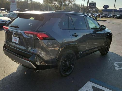 2023 Toyota RAV4 Hybrid SE